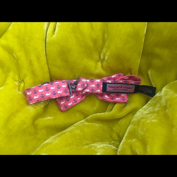 Vineyard Vines Whales and Anchors Bow tie - Picture 2 of 3